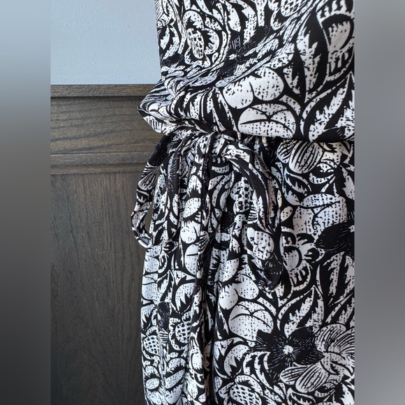 Max Studio Black and White Floral romper adjustable tie waist Euc medium - Picture 5 of 7